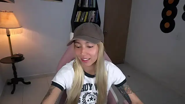 Saucy Jenn online show from November 14, 2025, 1:42 am