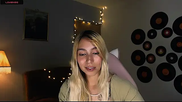 Saucy Jenn online show from March 1, 2025, 4:58 am