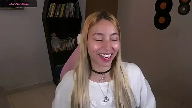 Saucy Jenn online show from October 17, 2025, 4:27 am