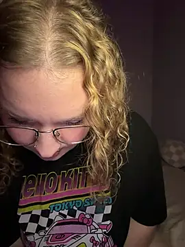 Snapshot of EmmieRae chatting on July 7, 2026, 7:34 am EmmieRae online show from July 7, 2026, 7:34 am