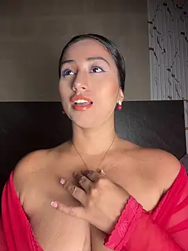 Valentinne z online show from May 4, 2026, 4:16 am