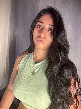 Snapshot of Valentinne_z chatting on March 29, 2026, 11:01 am Valentinne z online show from March 29, 2026, 11:01 am