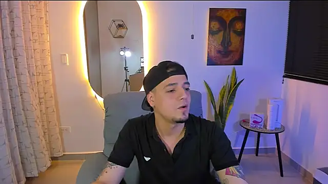 alejandro calderon1 online show from March 12, 2026, 6:17 am