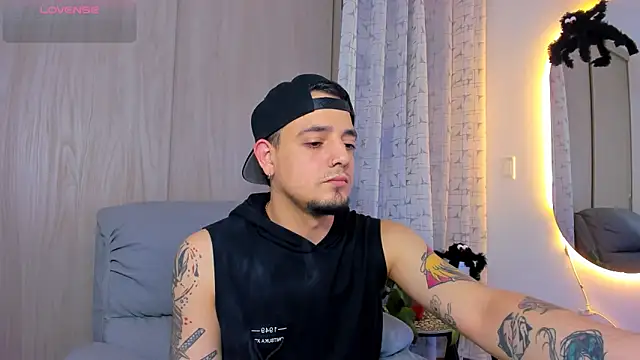 alejandro calderon1 online show from October 22, 2025, 11:14 pm