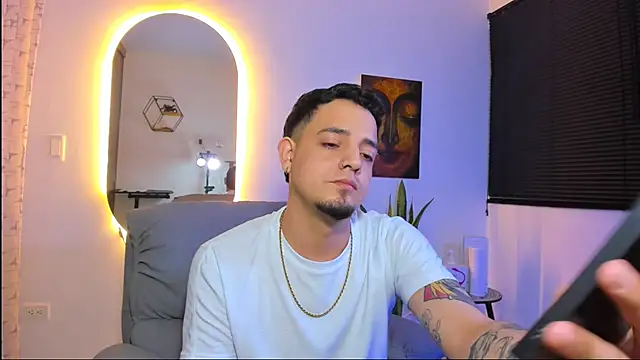 alejandro calderon1 online show from February 9, 2026, 4:10 am