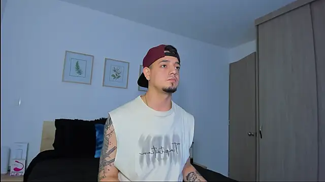 alejandro calderon1 online show from December 17, 2025, 3:55 am