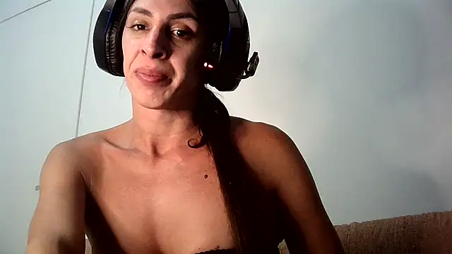 Snapshot of AlexiaDuucan chatting on February 14, 2026, 12:11 am AlexiaDuucan online show from February 14, 2026, 12:11 am