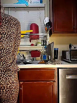 DivineViixen online show from March 13, 2026, 5:01 am