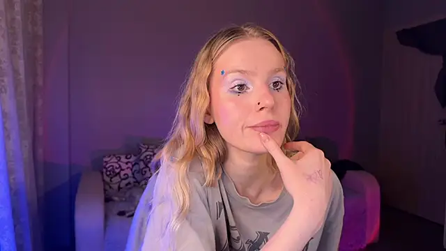 Chanel Gill online show from September 10, 2025, 3:55 pm