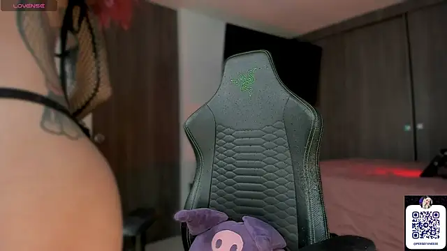 damnliciousss online show from September 13, 2025, 11:38 pm