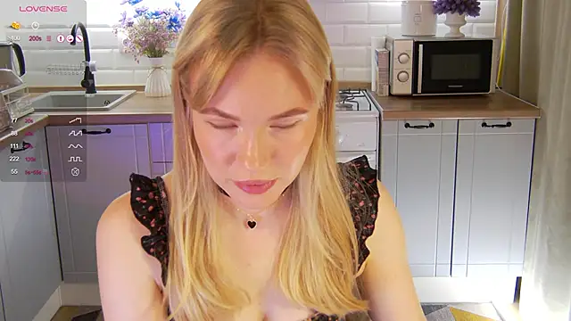 Veronika Mitchel online show from October 27, 2025, 3:35 pm