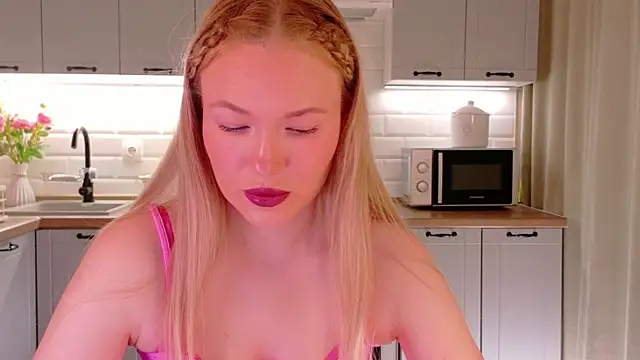 Veronika Mitchel online show from April 25, 2026, 3:42 pm