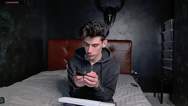 Snapshot of DanielCrush1 chatting on April 30, 2026, 8:57 pm DanielCrush1 online show from April 30, 2026, 8:57 pm