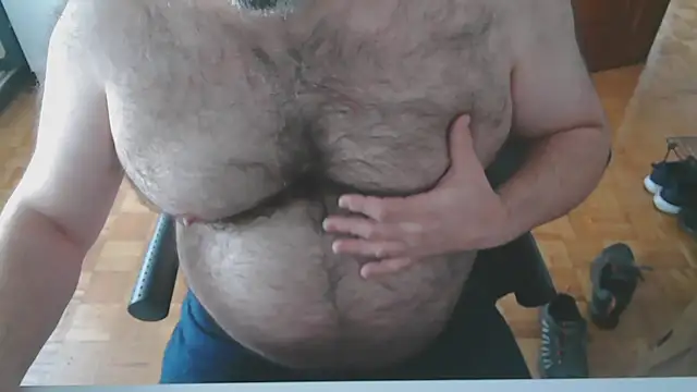 mikeyhotbear online show from November 4, 2025, 10:08 am