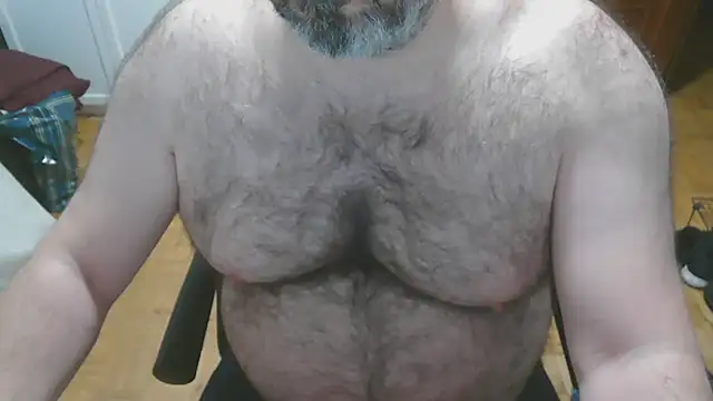 mikeyhotbear online show from December 19, 2025, 7:44 am