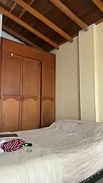 GabriSaenz online show from October 23, 2025, 1:43 pm