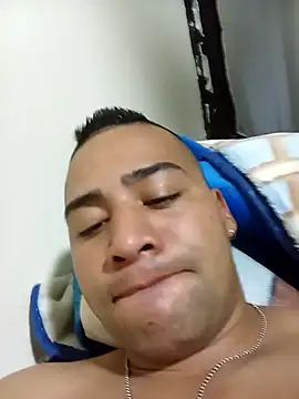 EISONREINA11 online show from October 28, 2025, 11:14 pm