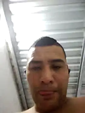 EISONREINA11 online show from January 12, 2026, 4:52 am