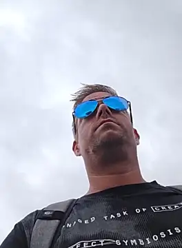 Trucker Hunter online show from October 16, 2025, 2:47 pm