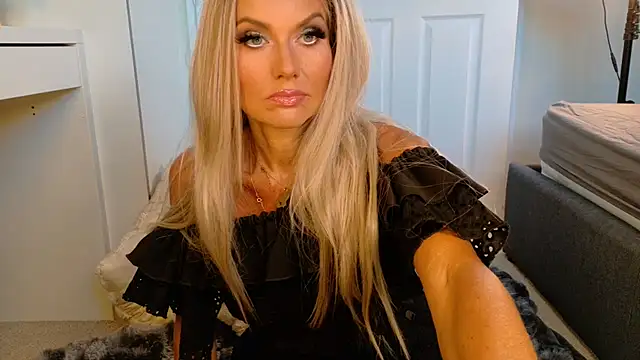 Tinkerbell822 online show from July 9, 2026, 6:58 am
