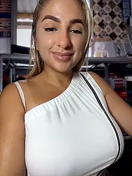 sammyqueenx21 online show from April 30, 2026, 8:57 pm
