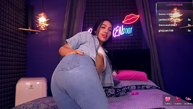 bull vixen2001 online show from November 9, 2025, 11:58 am