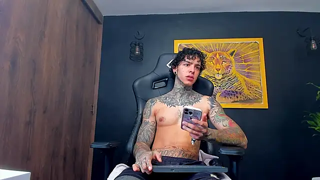 Snapshot of Aron_ford chatting on February 3, 2025, 1:40 pm Aron ford online show from February 3, 2025, 1:40 pm