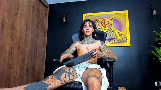 Snapshot of Aron_ford chatting on January 25, 2025, 12:06 am Aron ford online show from January 25, 2025, 12:06 am