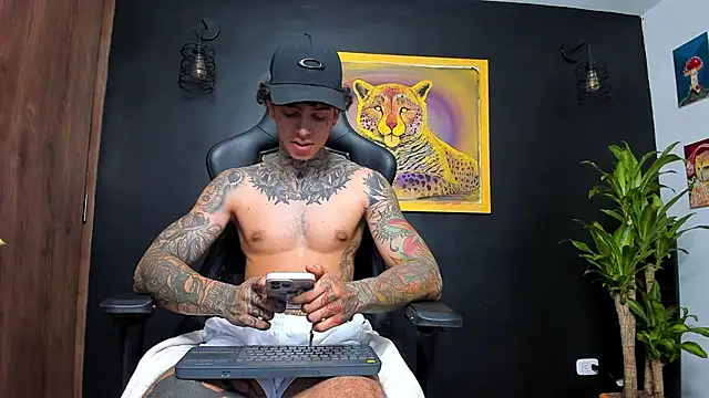 Snapshot of Aron_ford chatting on January 28, 2025, 11:28 pm Aron ford online show from January 28, 2025, 11:28 pm