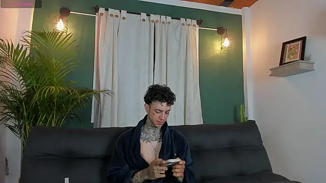 Snapshot of Aron_ford chatting on November 7, 2025, 9:58 am Aron ford online show from November 7, 2025, 9:58 am