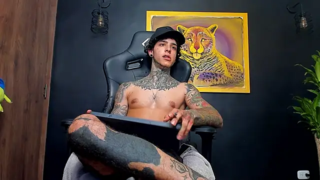 Snapshot of Aron_ford chatting on February 1, 2025, 12:18 am Aron ford online show from February 1, 2025, 12:18 am