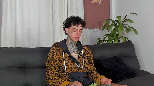 Snapshot of Aron_ford chatting on October 1, 2025, 11:47 am Aron ford online show from October 1, 2025, 11:47 am