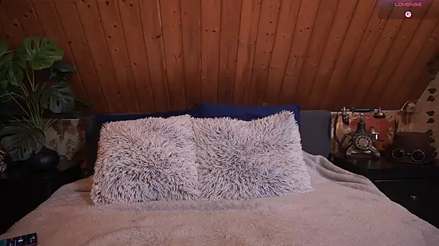 TessaWinter online show from November 2, 2025, 3:17 pm