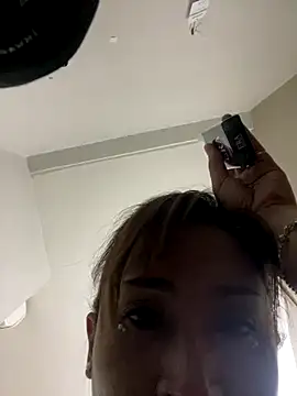 Snapshot of Sanieku chatting on January 5, 2026, 7:28 pm Sanieku online show from January 5, 2026, 7:28 pm