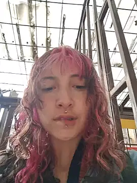  Laary online show from December 16, 2025, 8:02 pm