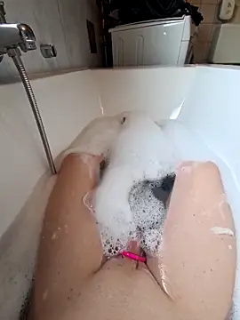 toeloverlive online show from October 15, 2025, 8:44 am