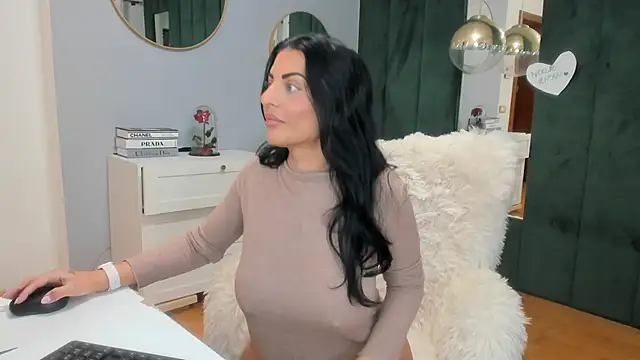 ElisaBaxter online show from November 2, 2025, 6:07 am