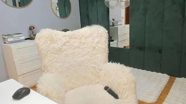 ElisaBaxter online show from March 3, 2026, 5:14 am