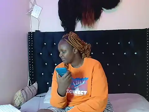 Toomuchbooty33 online show from October 14, 2025, 9:04 pm