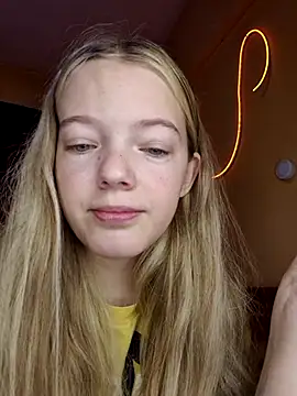 -veranito- online show from March 18, 2025, 3:02 am