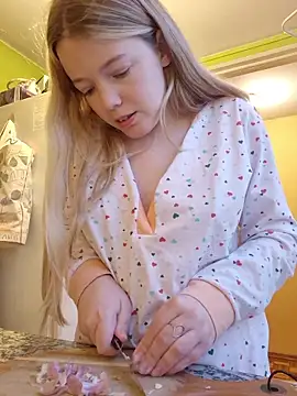 -veranito- online show from September 13, 2025, 9:37 pm