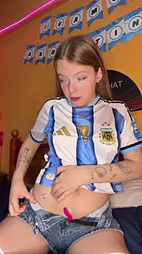Snapshot of -veranito- chatting on June 17, 2026, 12:54 am -veranito- online show from June 17, 2026, 12:54 am