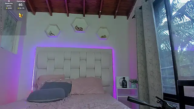 shanakendall online show from November 29, 2025, 2:17 pm