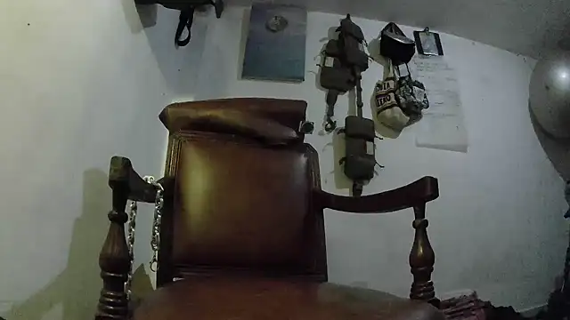 crazylatinguyy online show from November 16, 2025, 1:27 pm