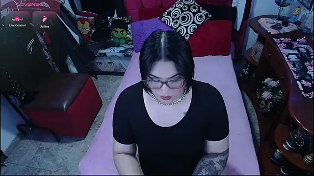 lufek23 online show from November 13, 2025, 9:40 pm