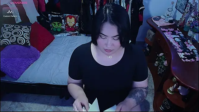 lufek23 online show from October 5, 2025, 3:58 pm