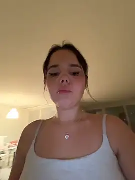 Snapshot of TheCinderella chatting on March 16, 2026, 12:07 am TheCinderella online show from March 16, 2026, 12:07 am