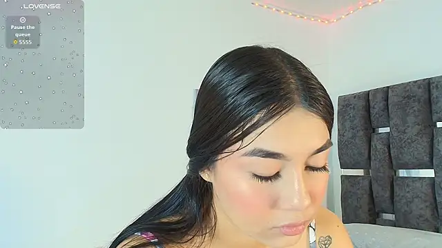 Natasharuso online show from December 16, 2025, 1:37 pm