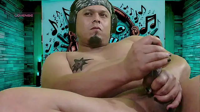 chino roz online show from March 20, 2025, 12:43 pm