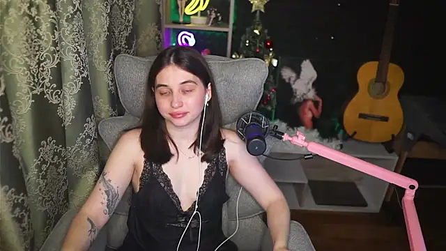 delicatedBailey online show from July 26, 2026, 2:40 am